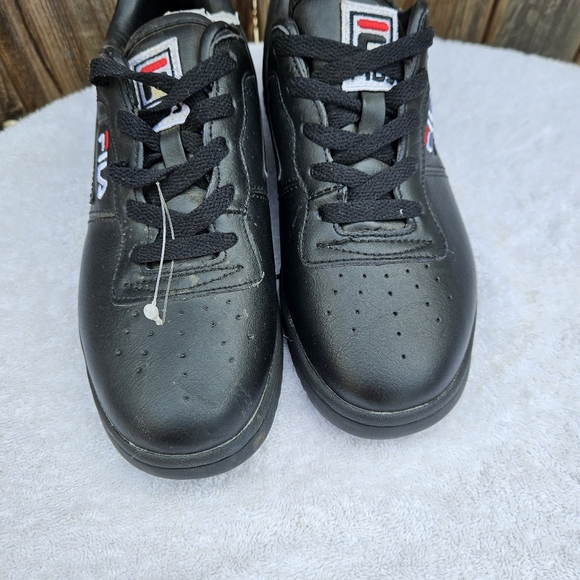 Fila Big Kids Black and Red Sneakers Size 5 - Picture 5 of 16